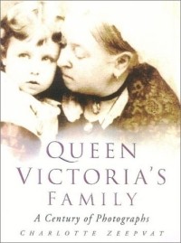 Charlotte Zeepvat - Queen Victoria's Family : A Century of Photographs